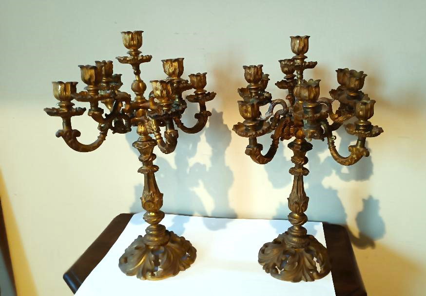 Grande coppia di candelieri in bronzo dorato XIX secolo